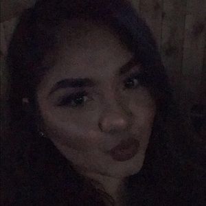 Meet your Posher, Cinthya